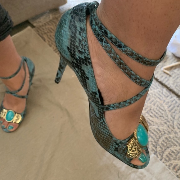 BCBG High Heels - Picture 5 of 8